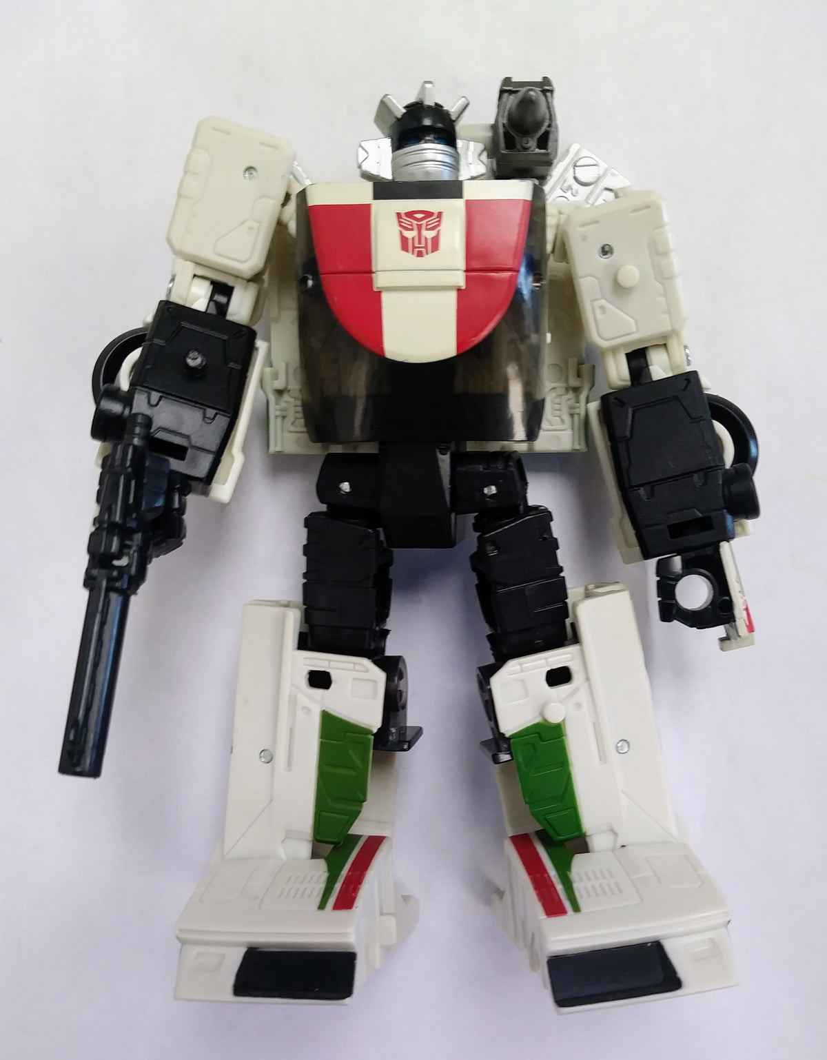 Transformers Earthrise Autobot Wheeljack Action Figure